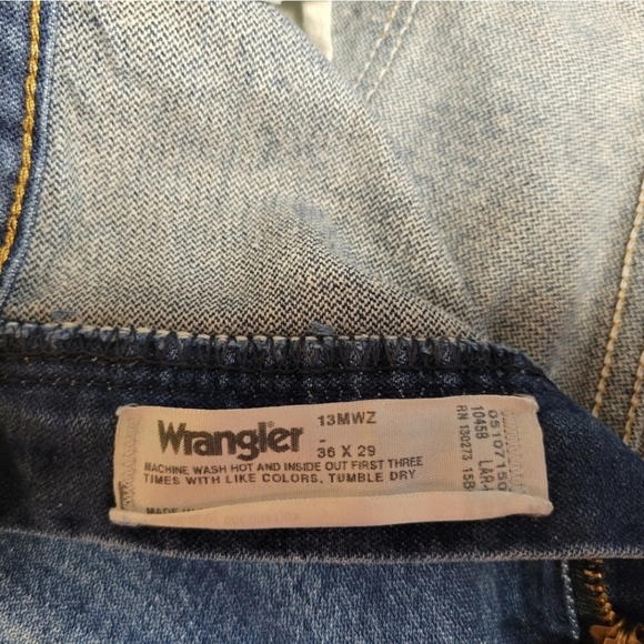 2‎ pairs Wrangler Cowboy Cut 13MWZ Jeans 33x34 Denim Classic Western blue jeans - Picture 2 of 15